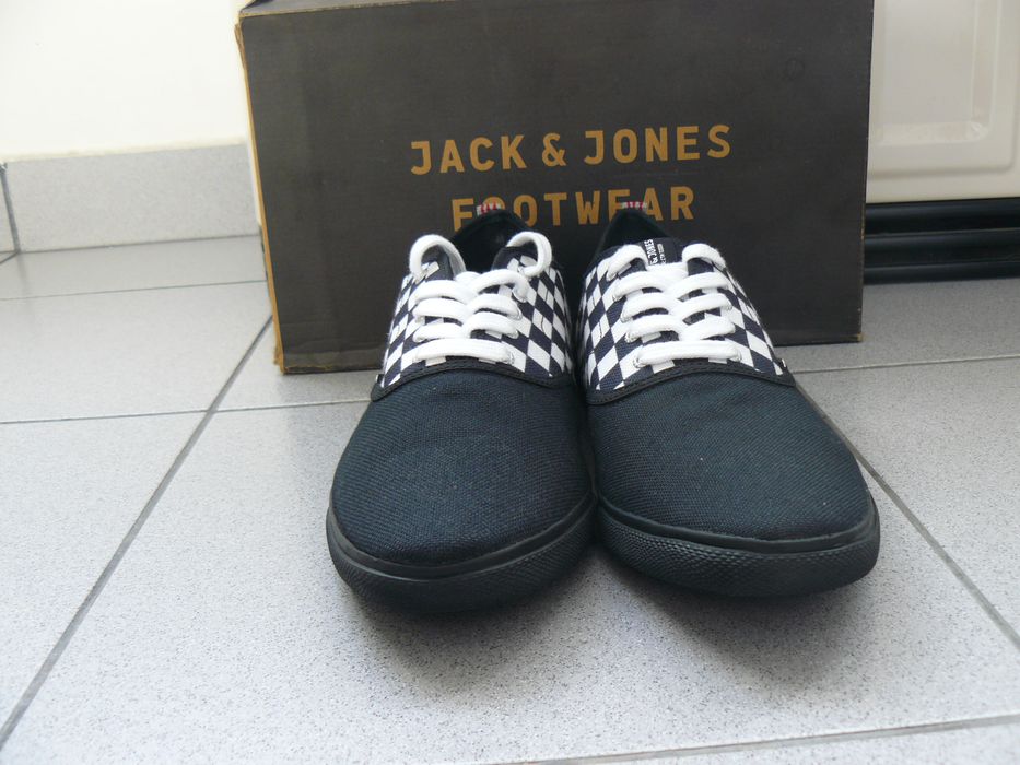 Tenisi Barbati JACK & JONES U.K Noi in cutie,Culoare Negru + Alb,Nr.42