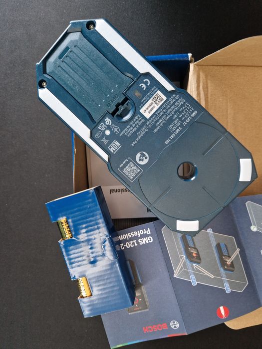 Detector digital de metale si cabluri electrice GMS 120-27, Bosch, acumulator 3.7V 1.0Ah, dimensiuni 186x86x33mm, cu husa de protectie