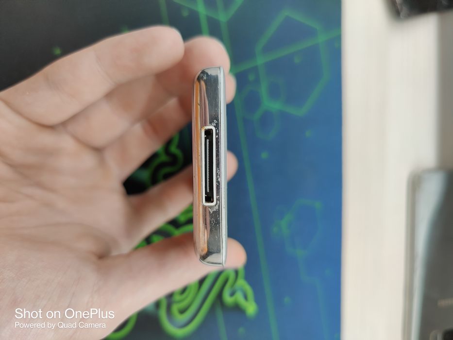 iPod classic 6th gen модифициран с SD слотове!