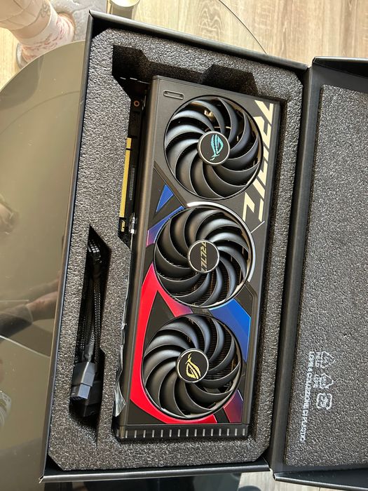 ASUS ROG STRIX RTX 4070Ti 12gb 3x
