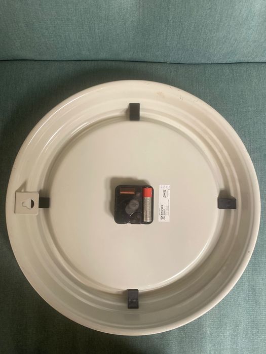 Ceas IKEA cu litere romane