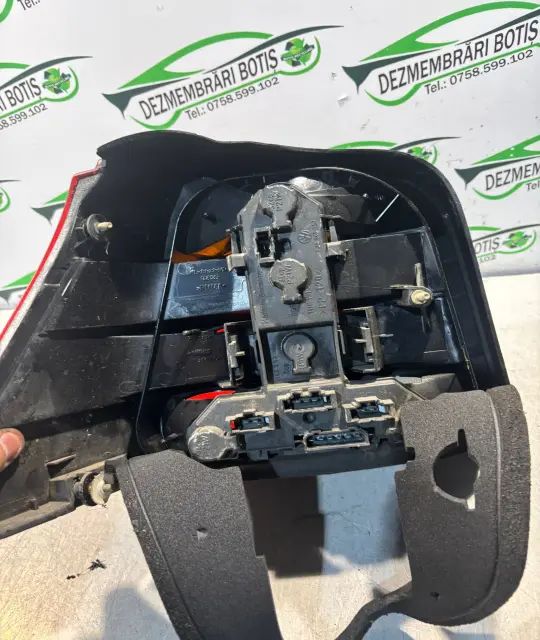 Lampa / Tripla stop dreapta pe aripa Volkswagen VW Golf 2000