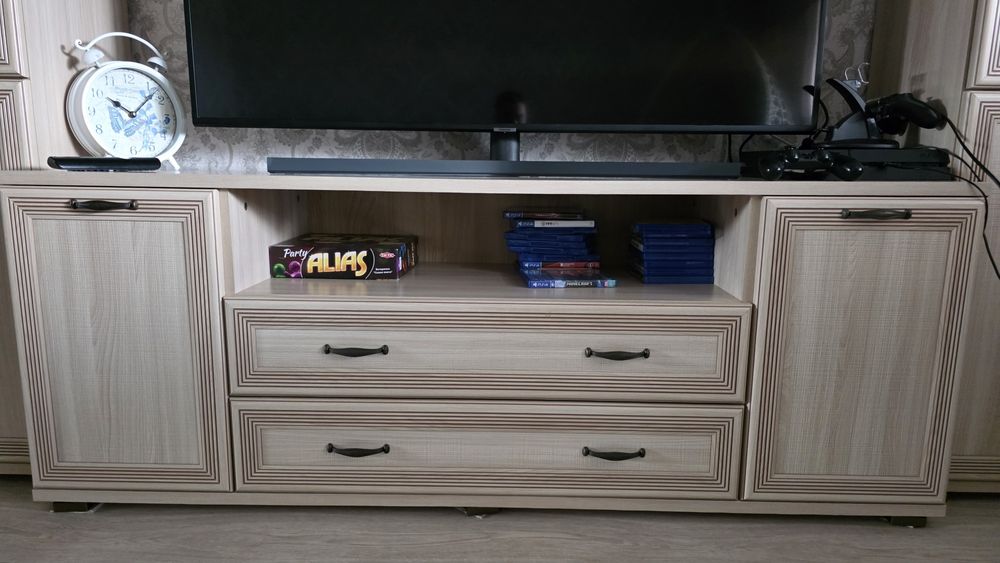 Стенка шкаф сервант в зал