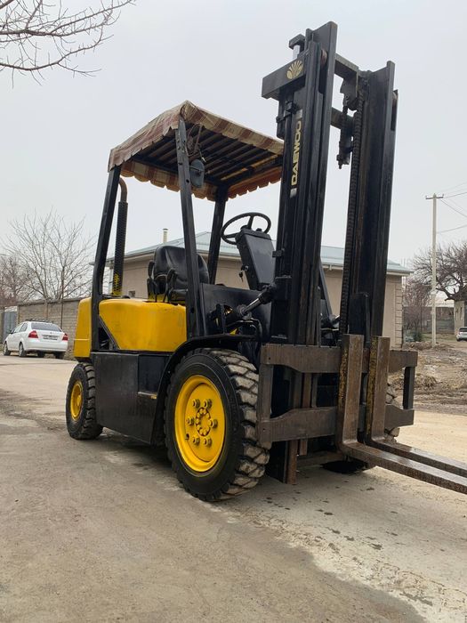 Kara daewoo 2.5tonnali sotiladi