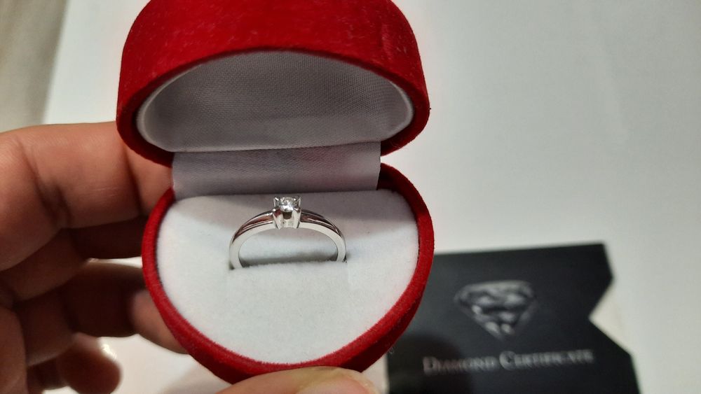 Пръстен диамант и бяло злато