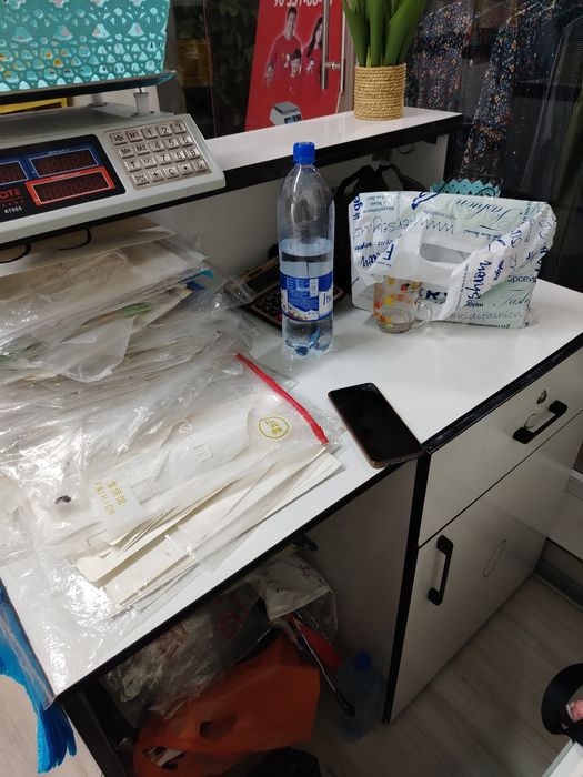 Мебель для магазина одежды