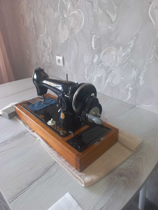 Машинка швейная!!!