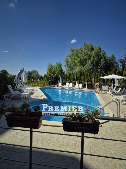 Продава се тристаен апартамент  в курорта Слънчев бряг.