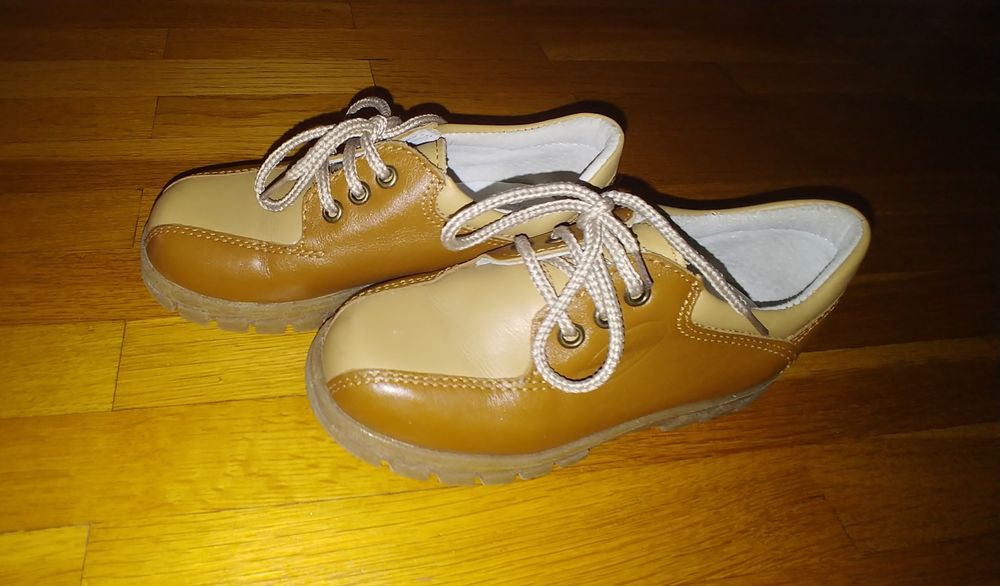 Пролетни обувки, номер 26
5 лв