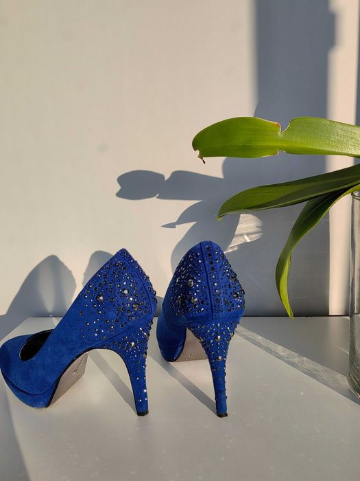 Обувки на висок ток в кралско синьо