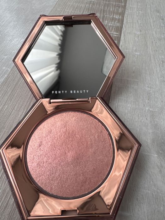 Highlighter грим Fenty Beauty