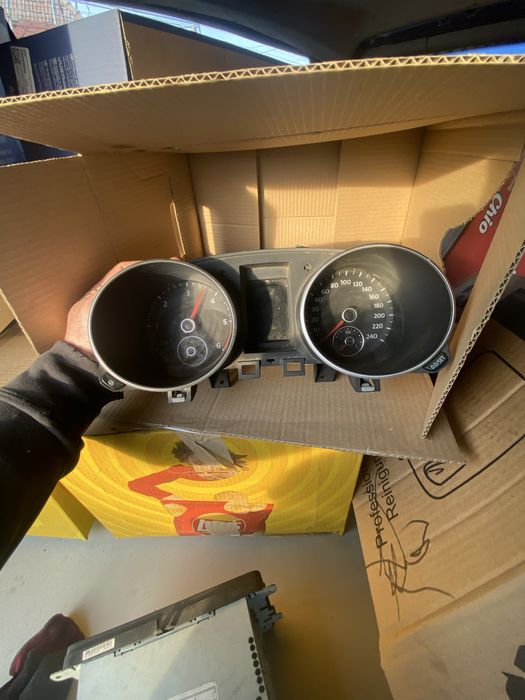 Ceasuri bord Golf 6 1.6 tdi CAY
