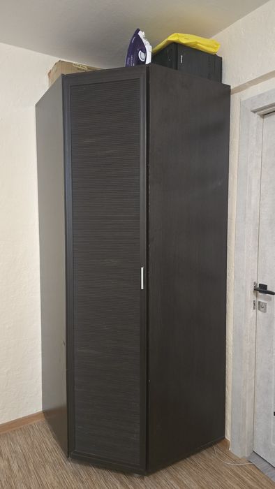 Продам шкаф угловой