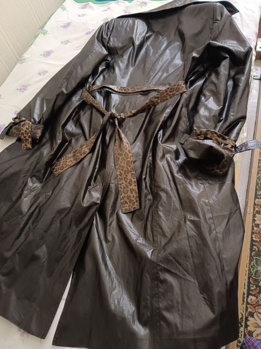 Продаю женский плащ