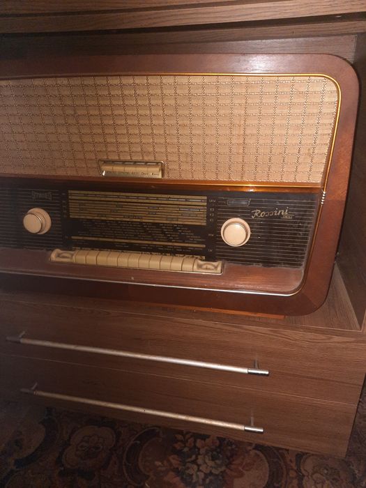 Radio Rossini vechime 70 ani, functional
