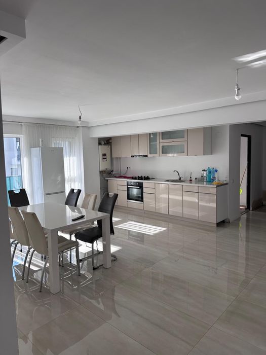 Vand apartament cu 3 camere si doua bai