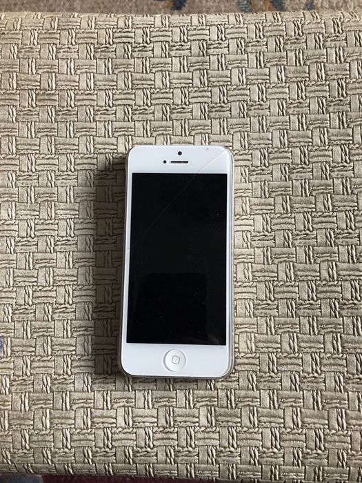 Продам IPhone 5 S.