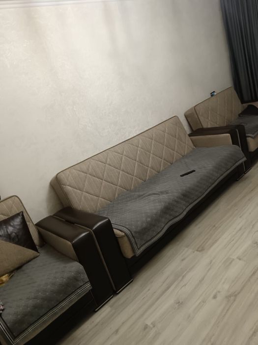 Продам диван с двумя креслами