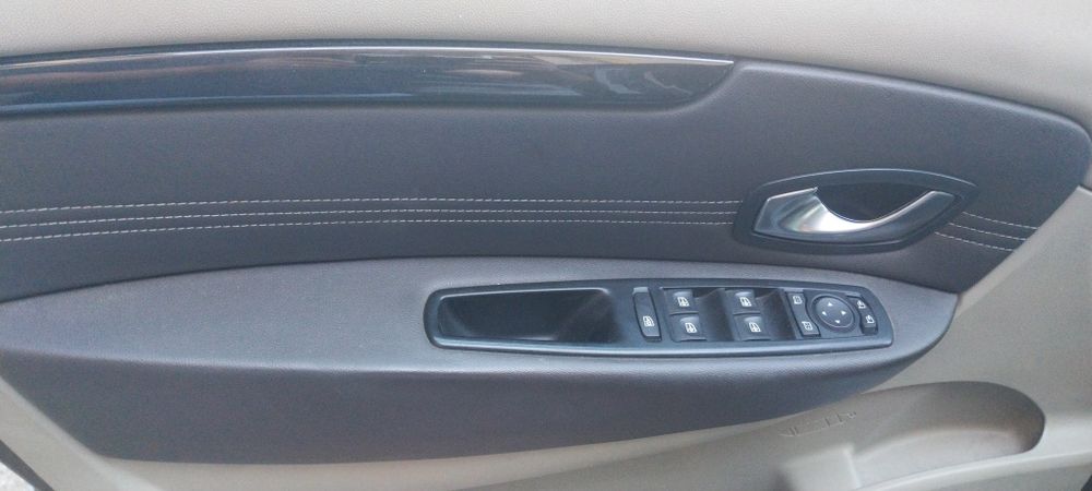 Vand  schimb Renault Scenic 3 cu bascula 3.5 t