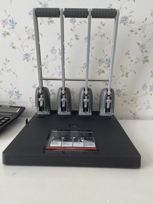 Продам дырокол Berlingo.