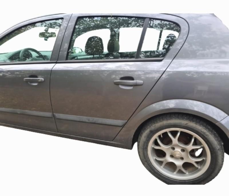 Dezmembrez 1.6i 16v twinport 105 cp Z16XEP Opel Astra H