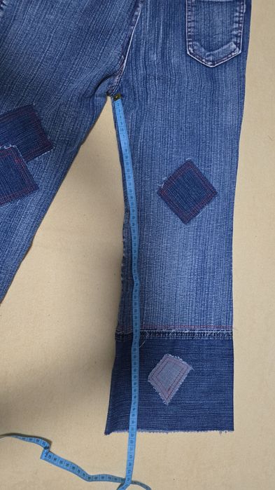 Джинсы и джинсовая куртка.