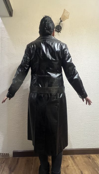 Кожаный плащ в отличном состоянии