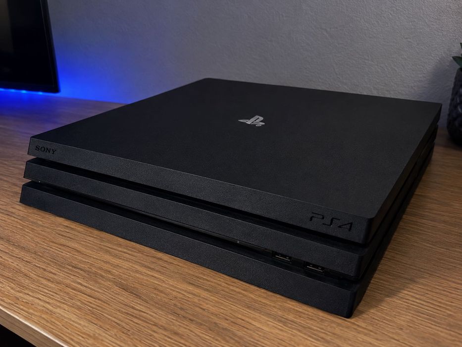 Playstation 4 Pro 1TB 7 Games