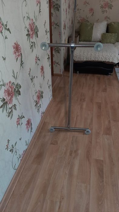 Вешалка напольная,для одежды