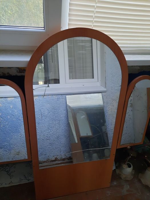 Продам зеркало от туалетного столика, зеркало треснуто . Цена договорн