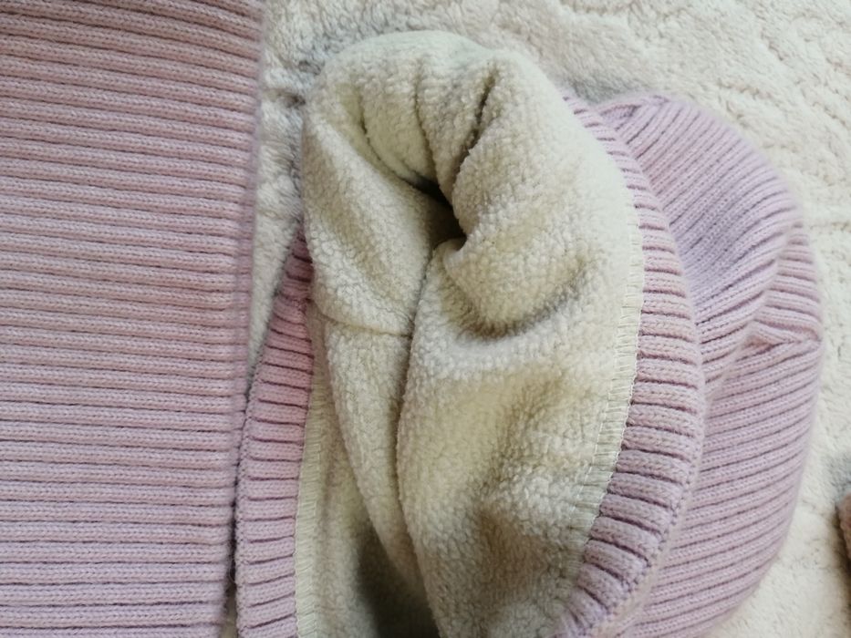 Продам шапки на девочку