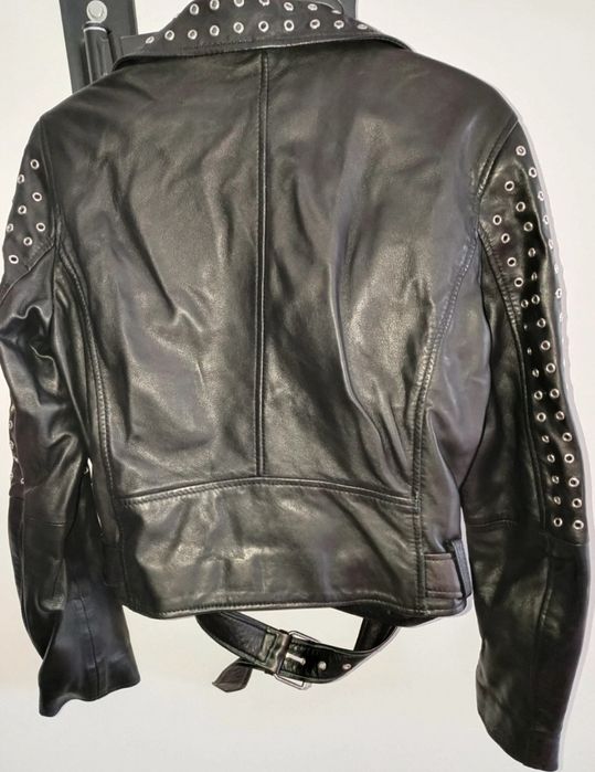 Geaca de piele cu zale de metal Zara