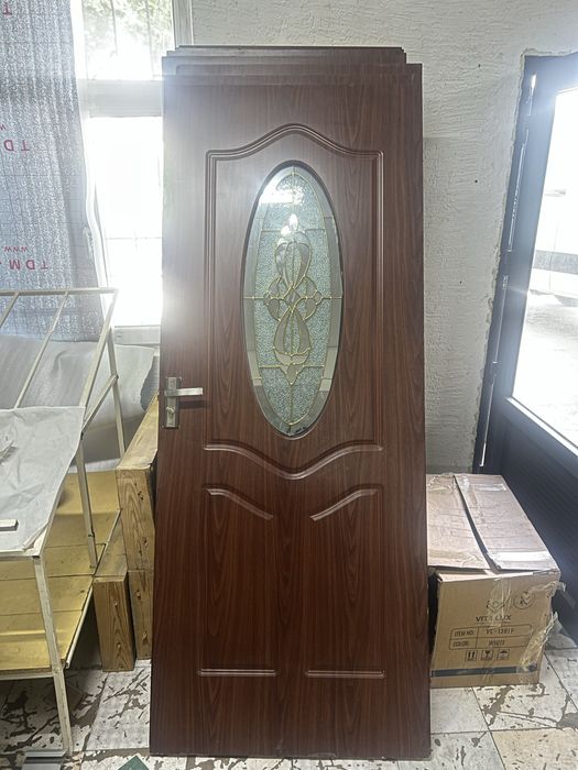 Продаётся коричневая дверь