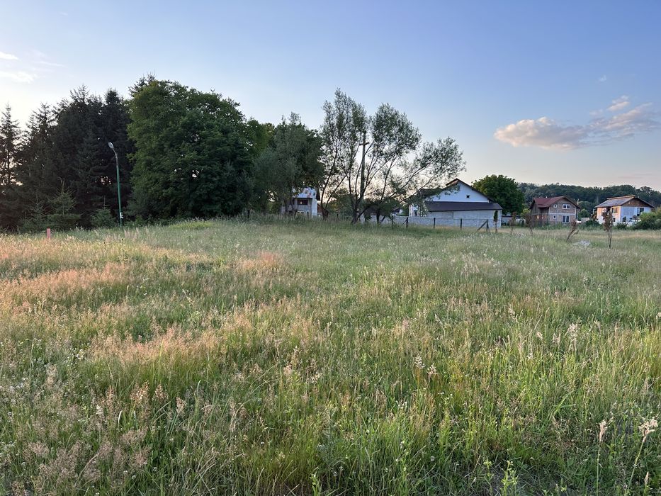 Loturi de teren Pucioasa zona linistita cu vedere panoramica