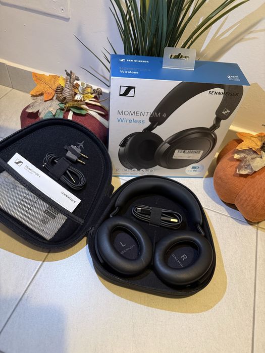 Sennheiser Momentum 4 ca noi, in garantie