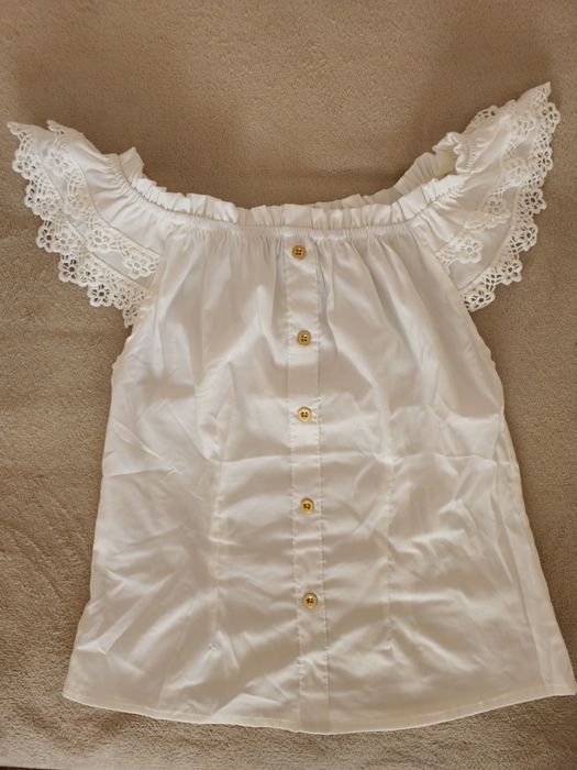 Бяла блузка/тениска с паднало рамо