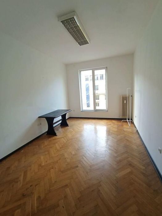 Дава се под наем Тристаен апартамент в София, Център - 100 кв.м за 600 € - Снимка #4