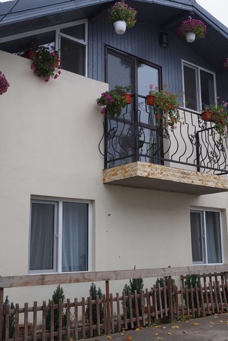 Inchiriez camera la curte pentru O SINGURĂ PERSOANĂ, utilități incluse