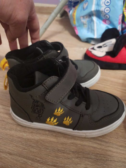 Ботушки,кецове,пантофки 28номер