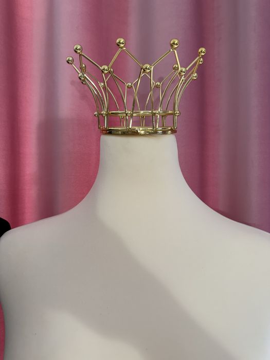 Inchiriez masuta gatit mireasa si manechini mire / mireasa