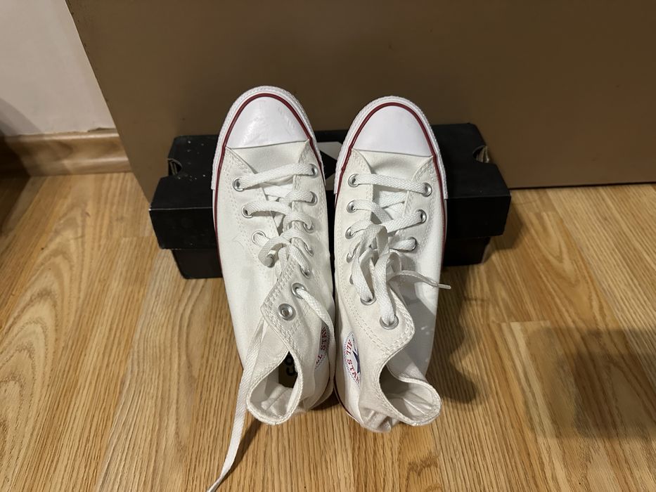 Бели кецове Converse