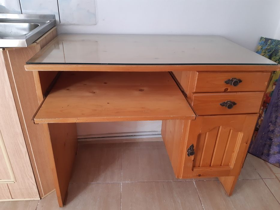 Vitrina și birou lemn