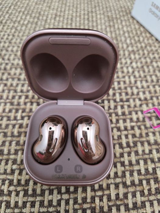 Наушники Samsung Buds