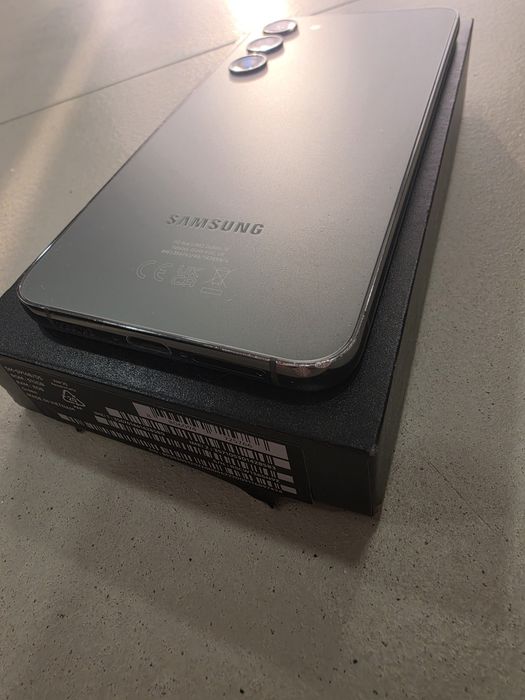 Телефон Samsung S 23 plus + 512 GB + 7бр. Кейсове подарък