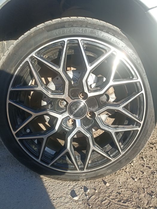 Продам диский с резиной 195/45/16 vossen hf2