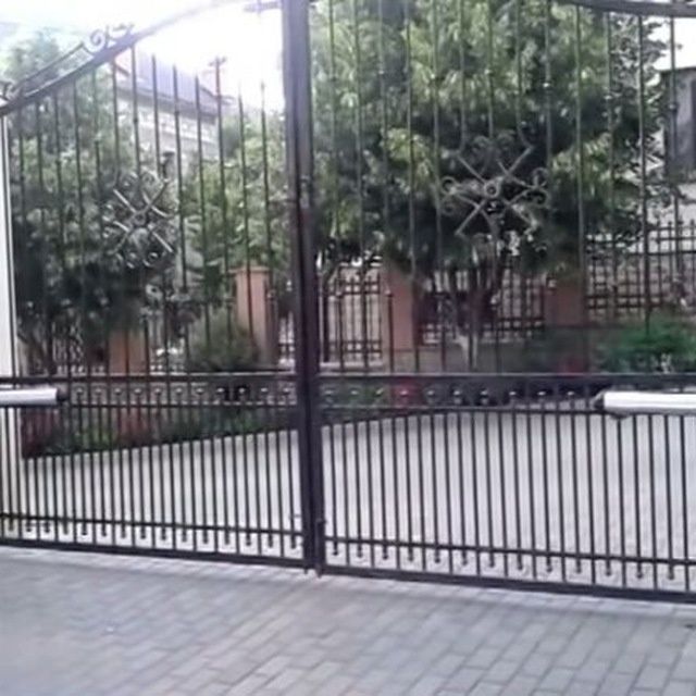Автоматика на Распашные Ворота.Любых размеров.
