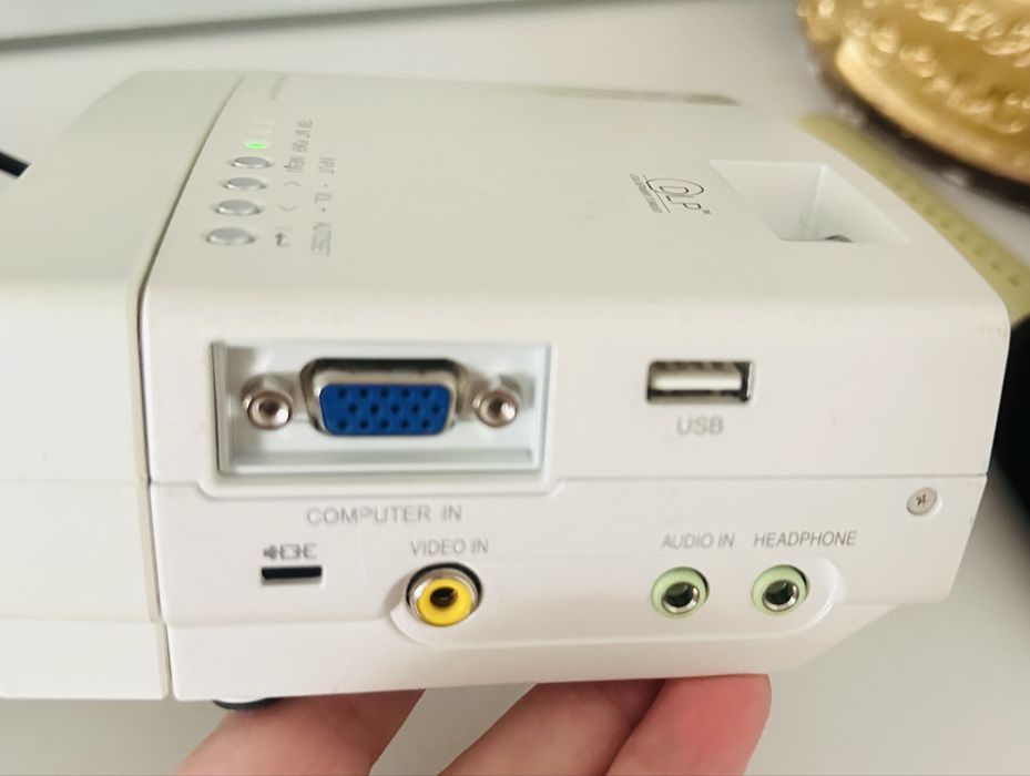 Портативный проектор Toshiba