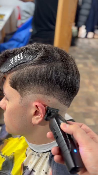 Frizer la Domiciliu București & Ilfov | Tuns și Barbă Acasă | ShortCut Barber