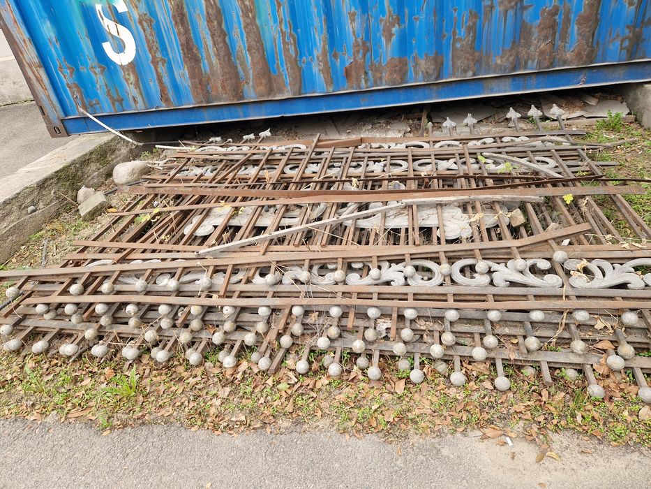 Забор кованный  с литьем из чугуна