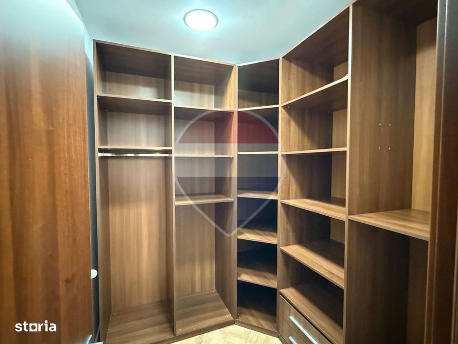 INCHIRIERE Apartament cu 3 camere + curte in zona Primaverii